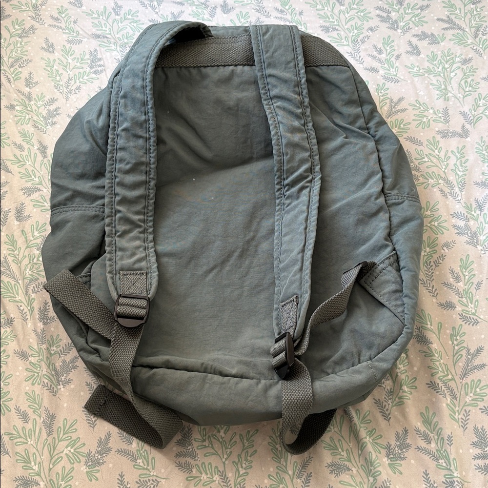 Backpack - Picture 2 of 12